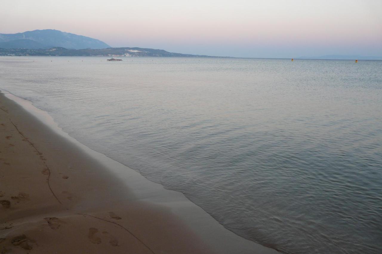 Villa Emmanouela Xi Beach Bagian luar foto